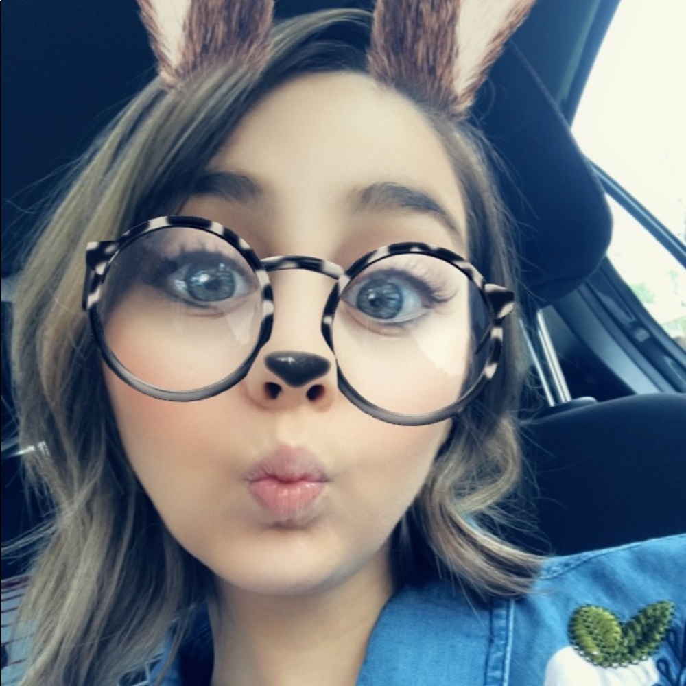 Meet your Posher, Danielle